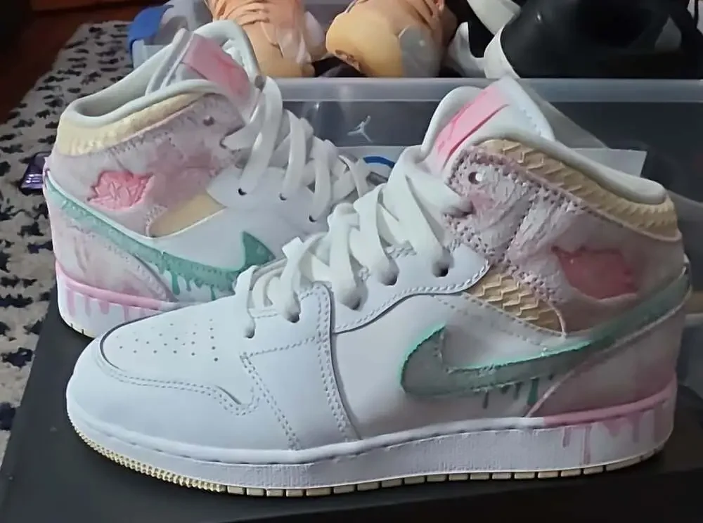 Nike Air Jordan 1 Mid SE Size 6.5Y Paint Drip Ice Cream